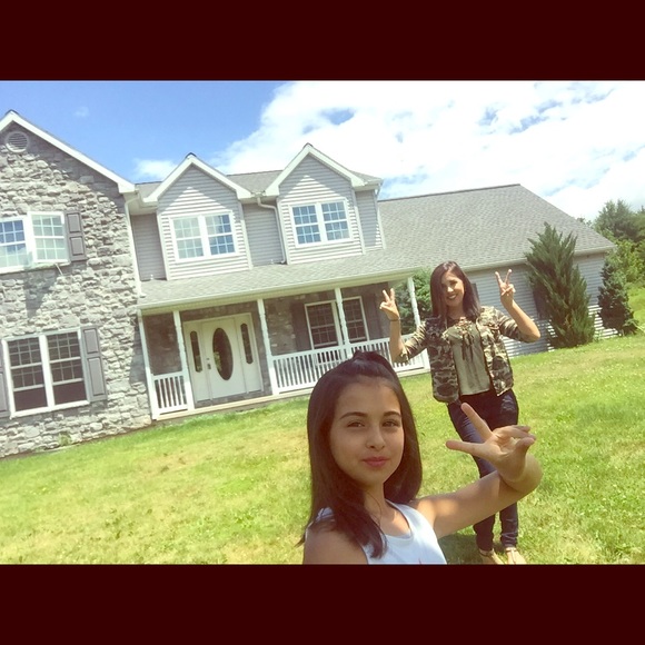 Meet your Posher, Ashley - Picture 2 of 2